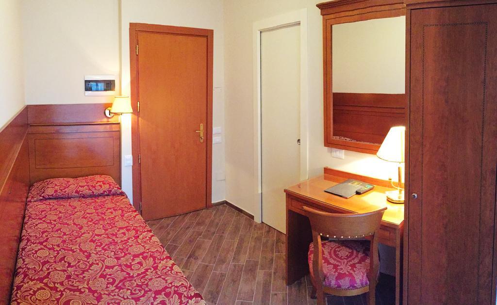 Hotel Excelsior Παβία Δωμάτιο φωτογραφία